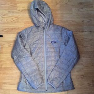 Brand new women’s Patagonia nano puff hoodie